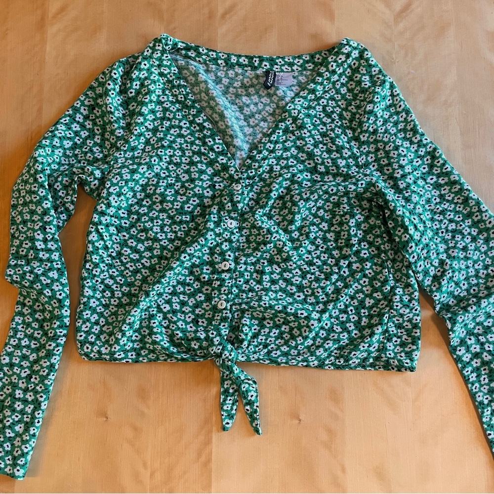 H&M cropped green floral top